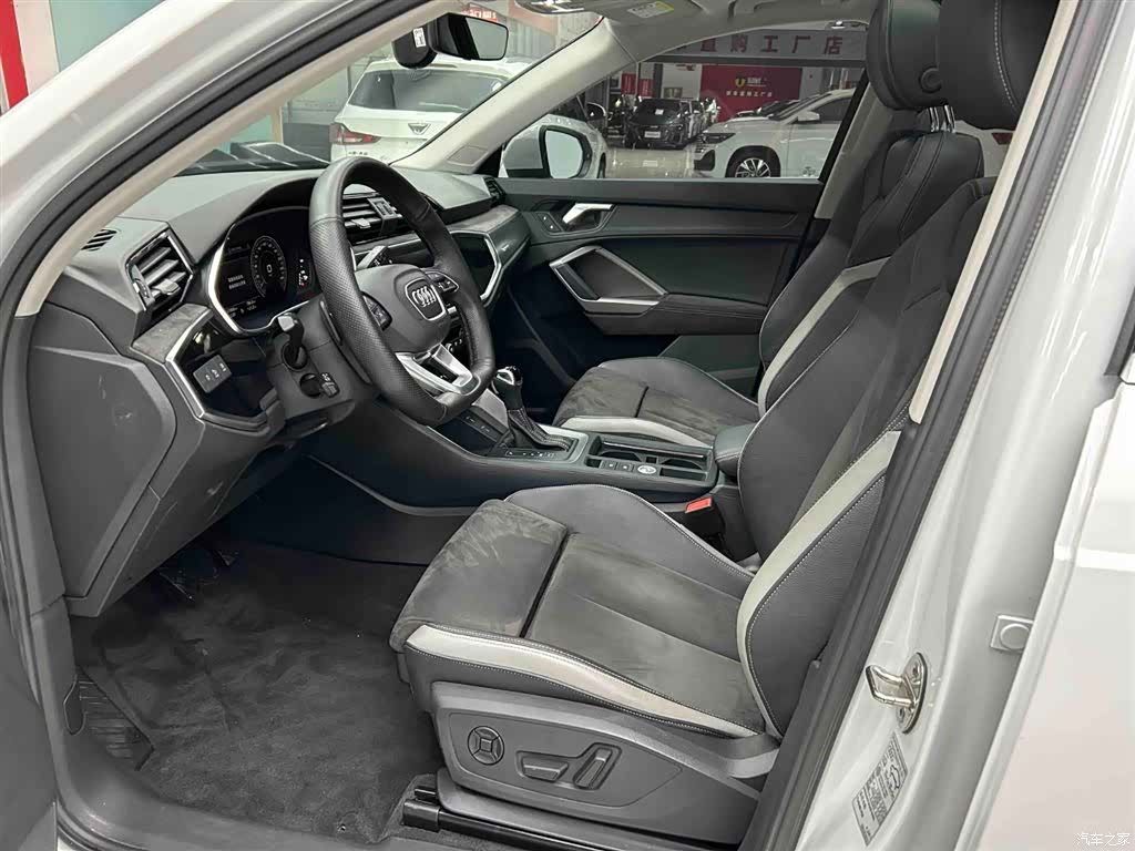 Audi Q3, 2022 11
