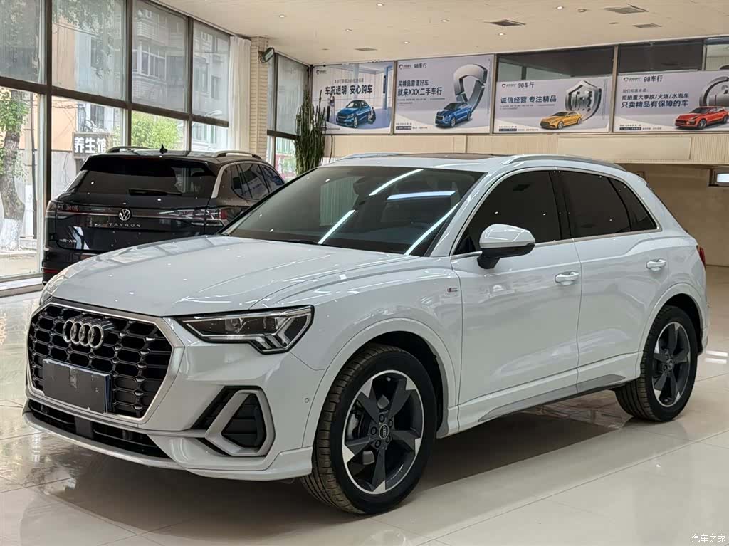 Audi Q3, 2023 1