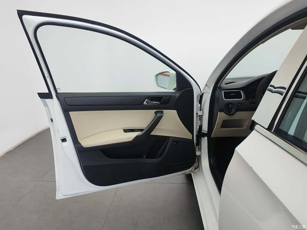 Skoda Rapid, 2015 8