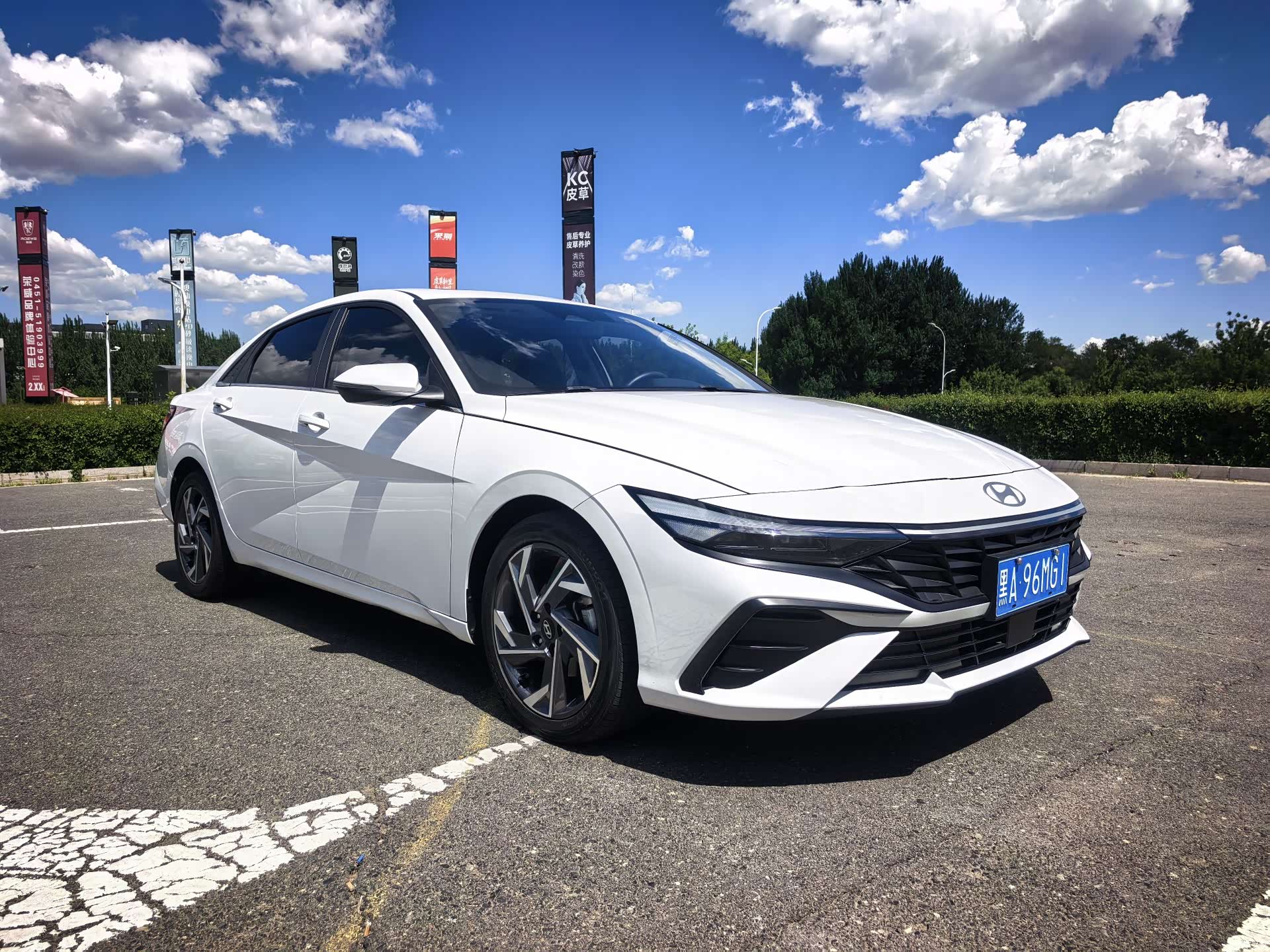 Hyundai Elantra, 2023 3