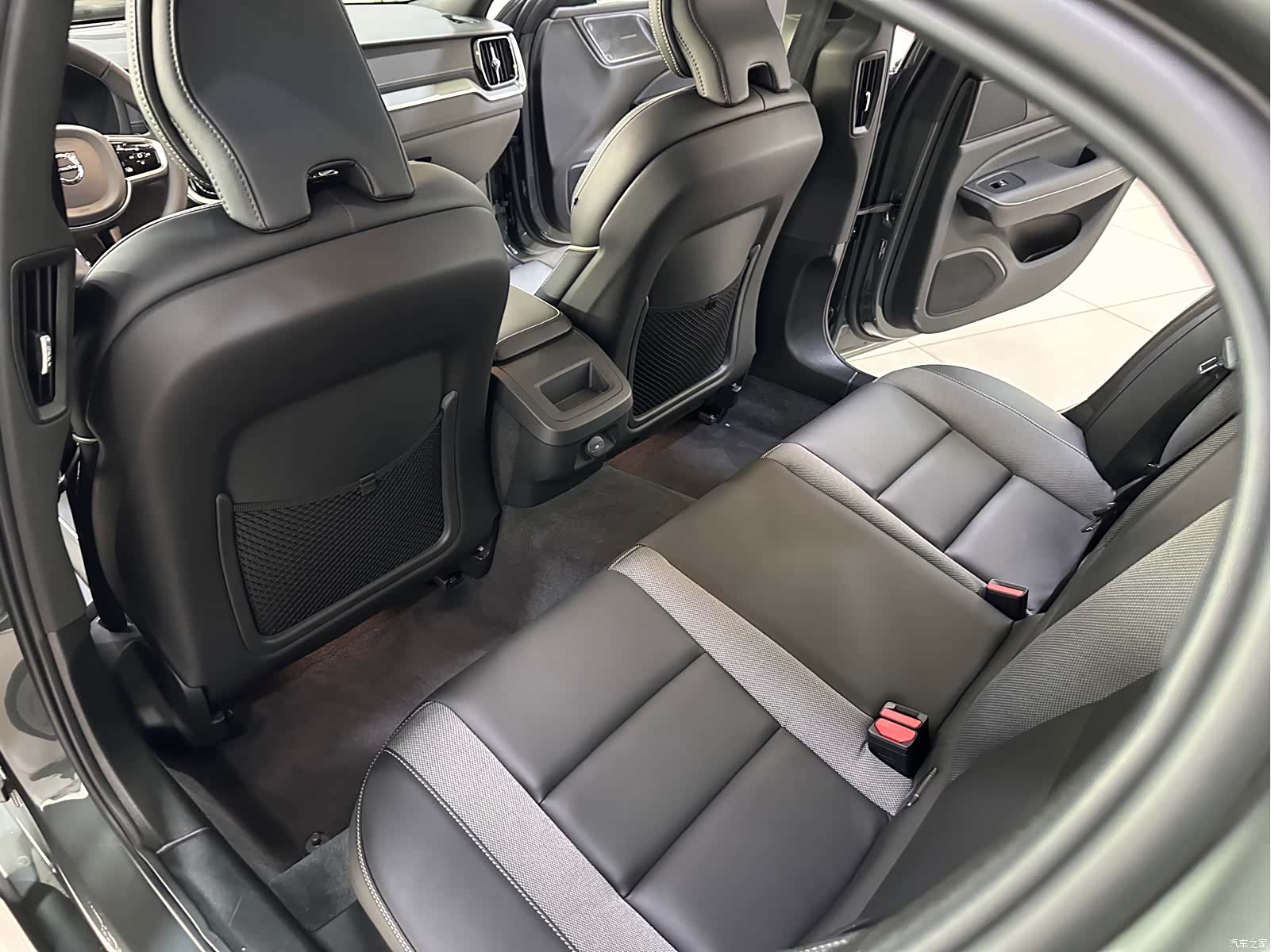 Volvo S60, 1900 13
