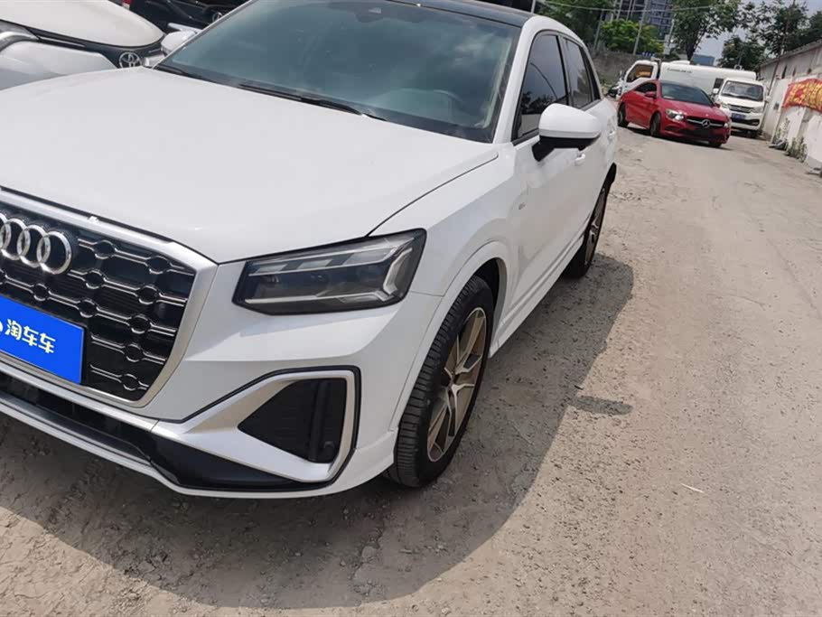 Audi Q2L