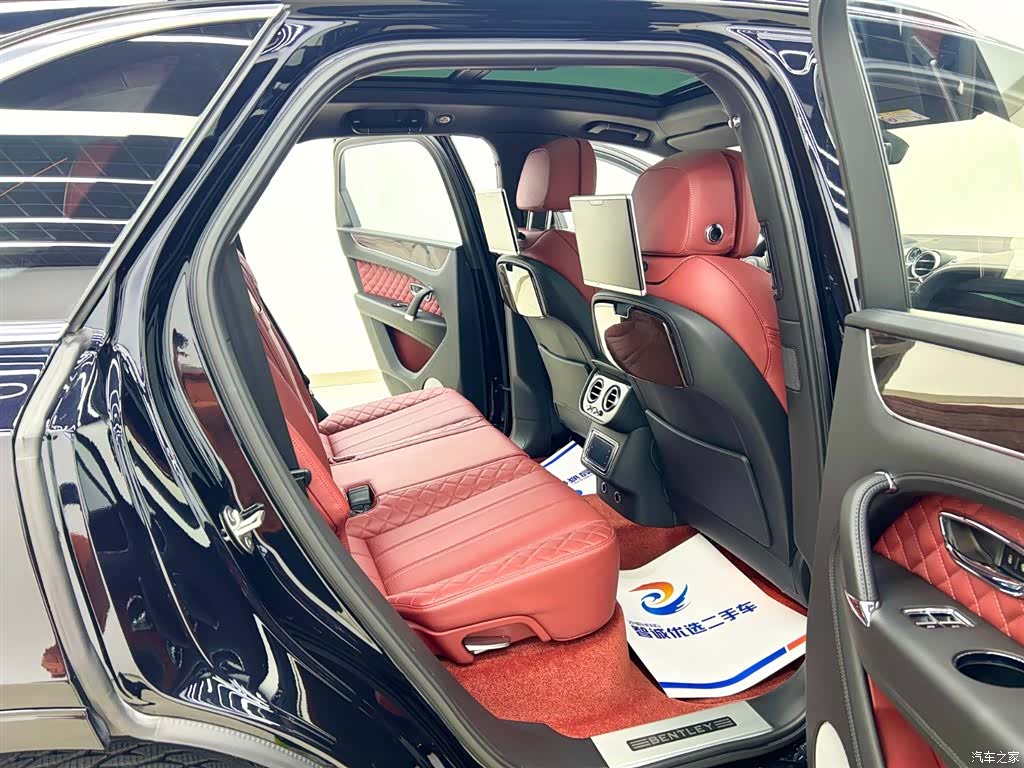Bentley Bentayga, 2018 14