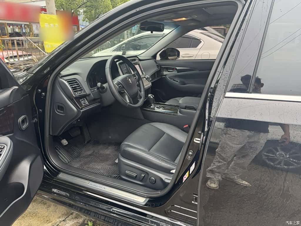 Toyota Crown, 2017 11