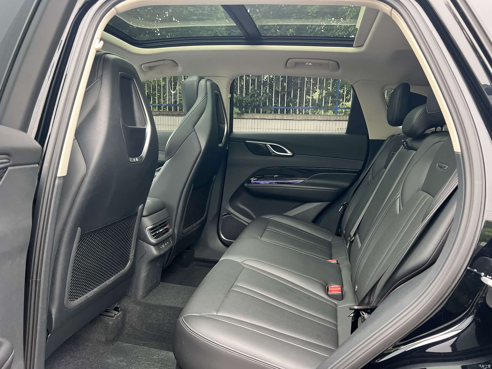 Hongqi HS3, 2024 10