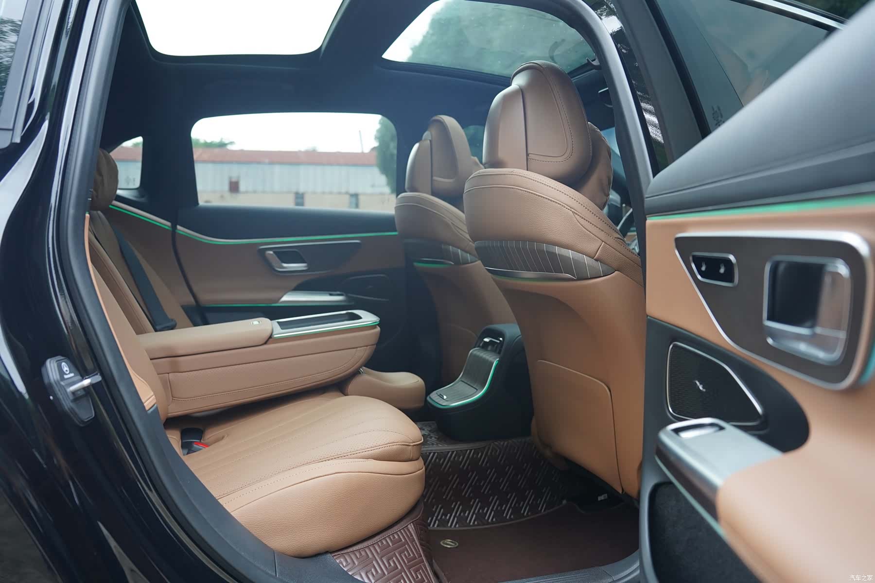 Mercedes-Benz E-Class, 2024 4