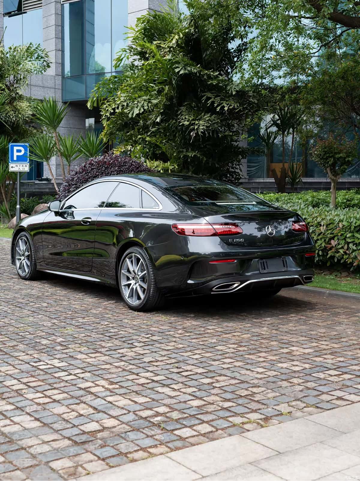 Mercedes-Benz E-Class, 2023 3