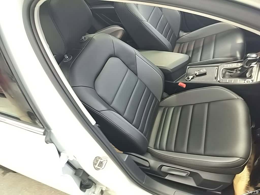 Volkswagen Sagitar, 2022 25