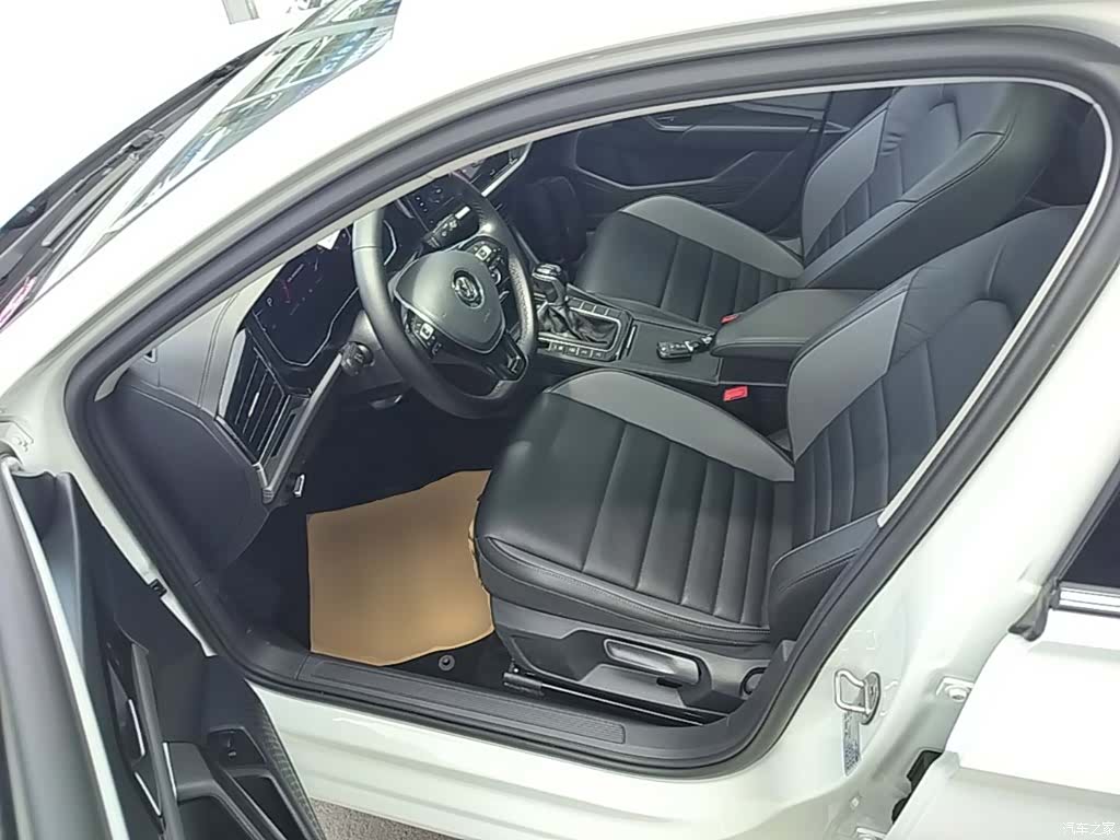 Volkswagen Sagitar, 2022 16