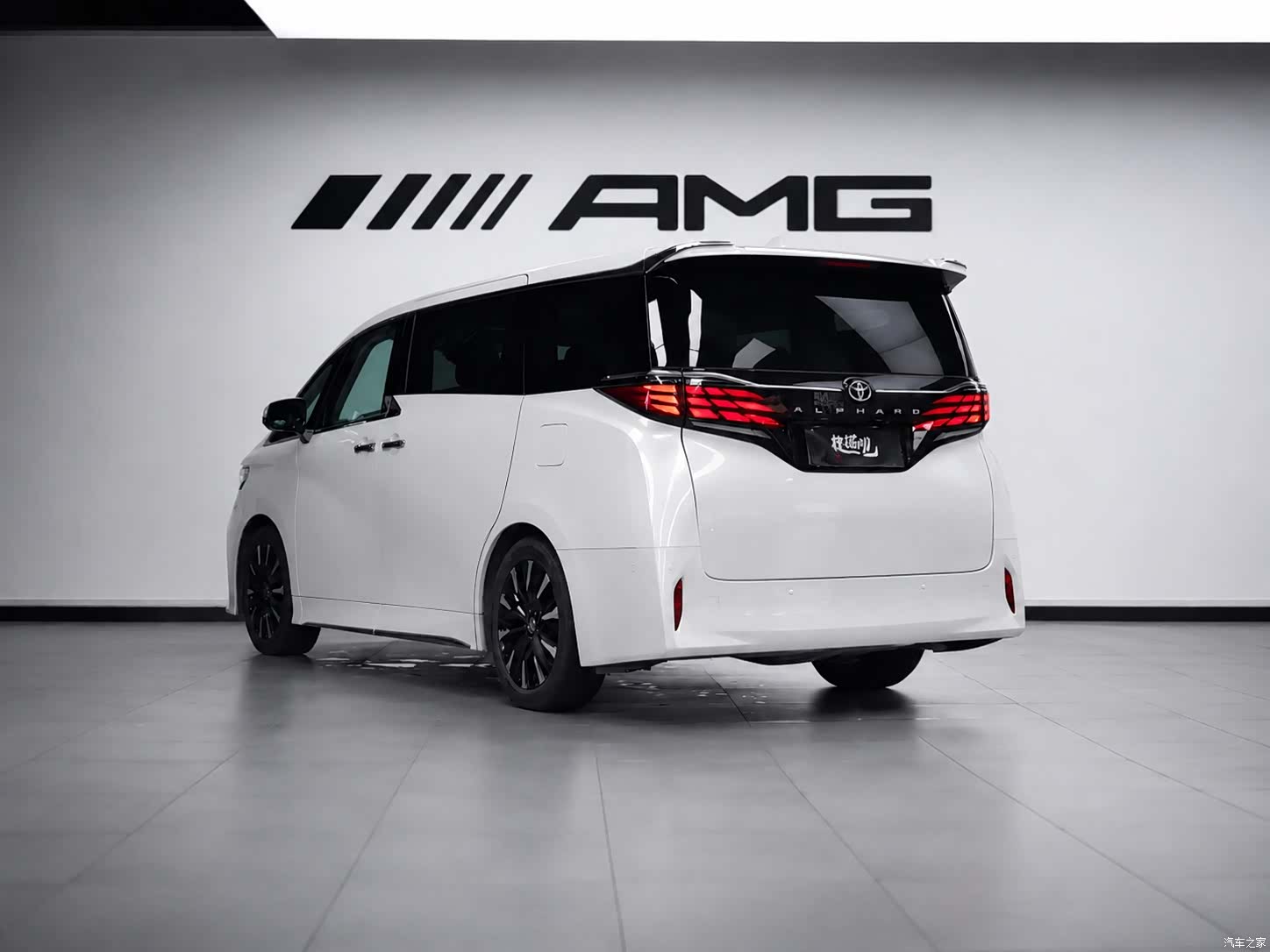 Toyota Alphard, 2024 все фото