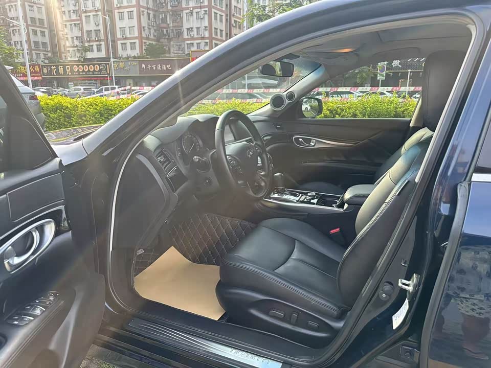 Infiniti Q70 Infiniti Q70