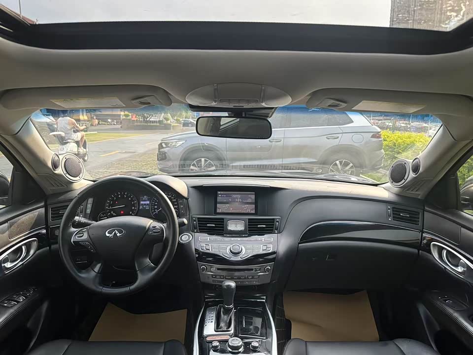 Infiniti Q70 Infiniti Q70