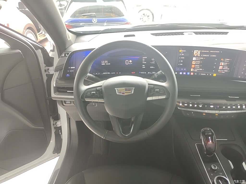 Cadillac XT4, 2025 11