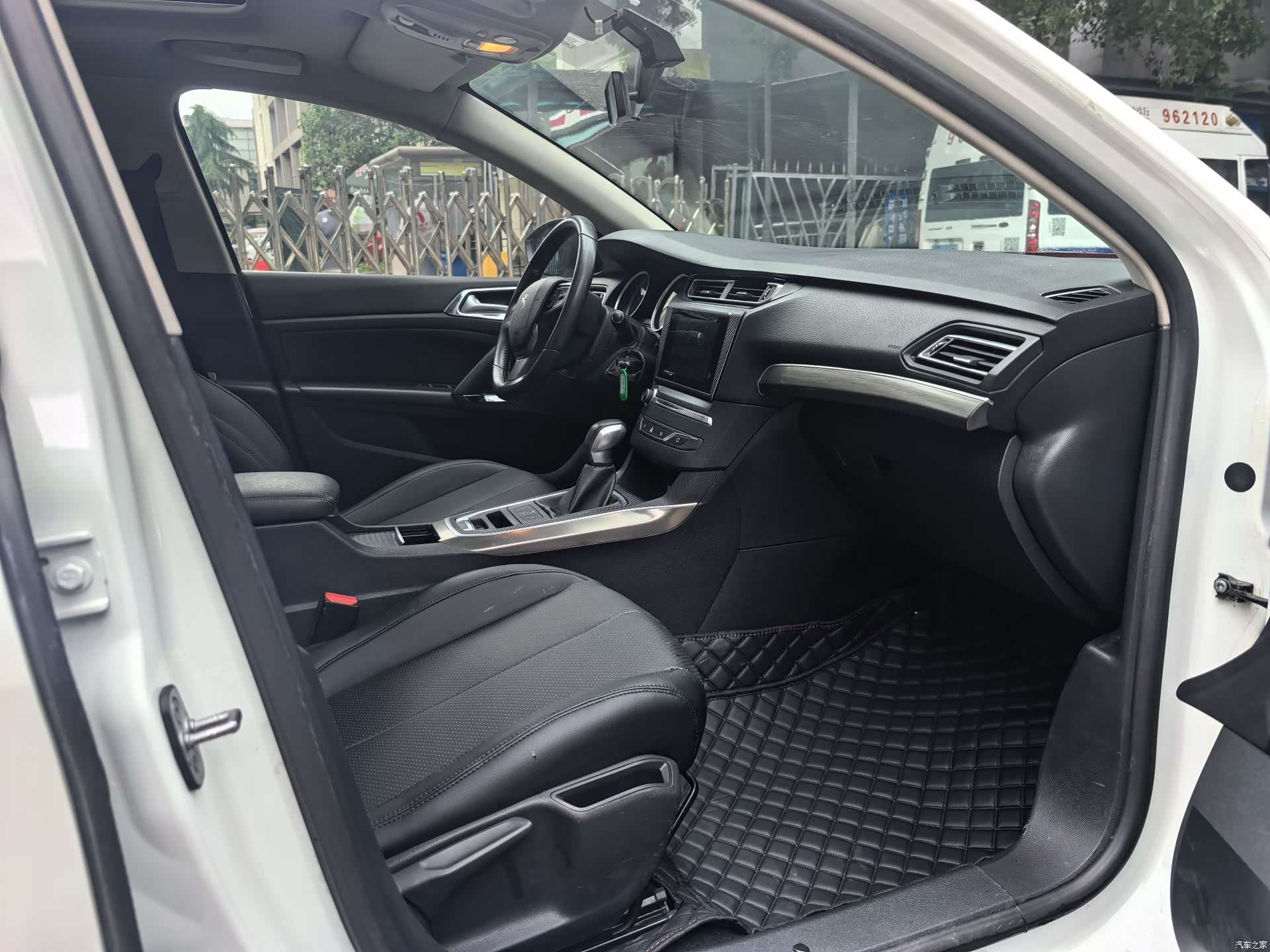 Peugeot 408, 2015 15