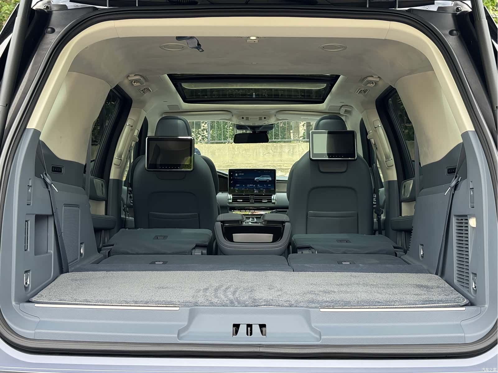 Lincoln Navigator, 2023 19