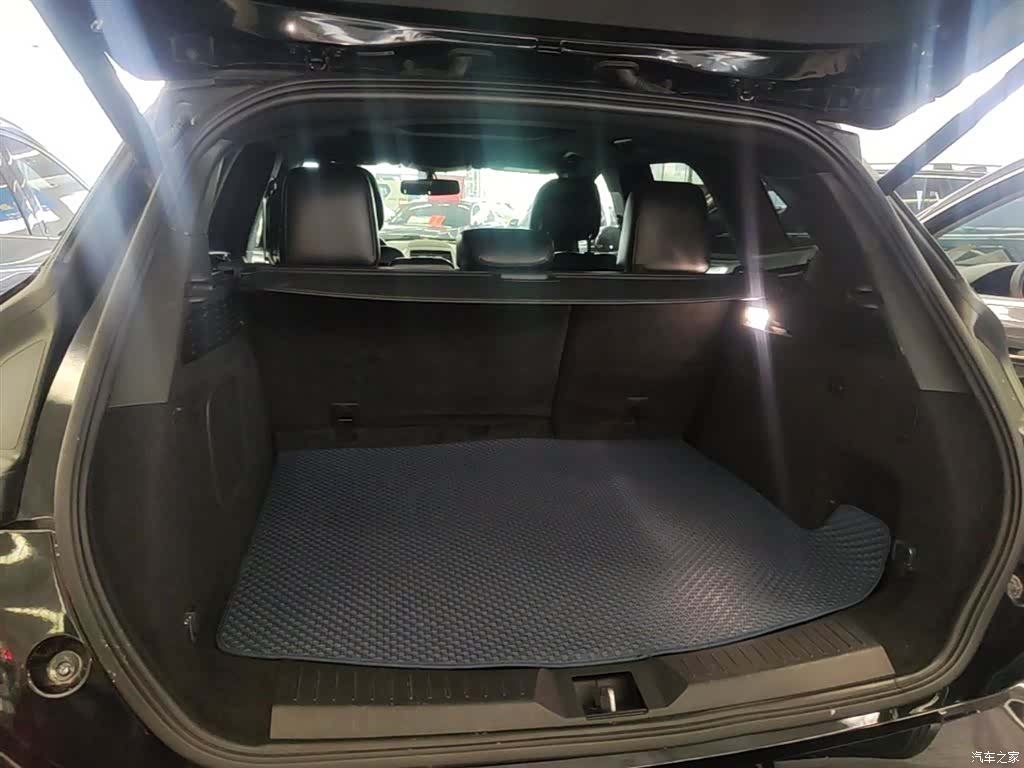 Lincoln MKC, 2019 19