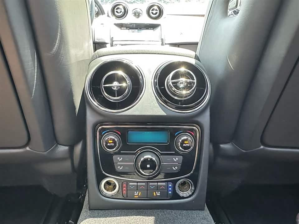Jaguar XJ Jaguar XJ