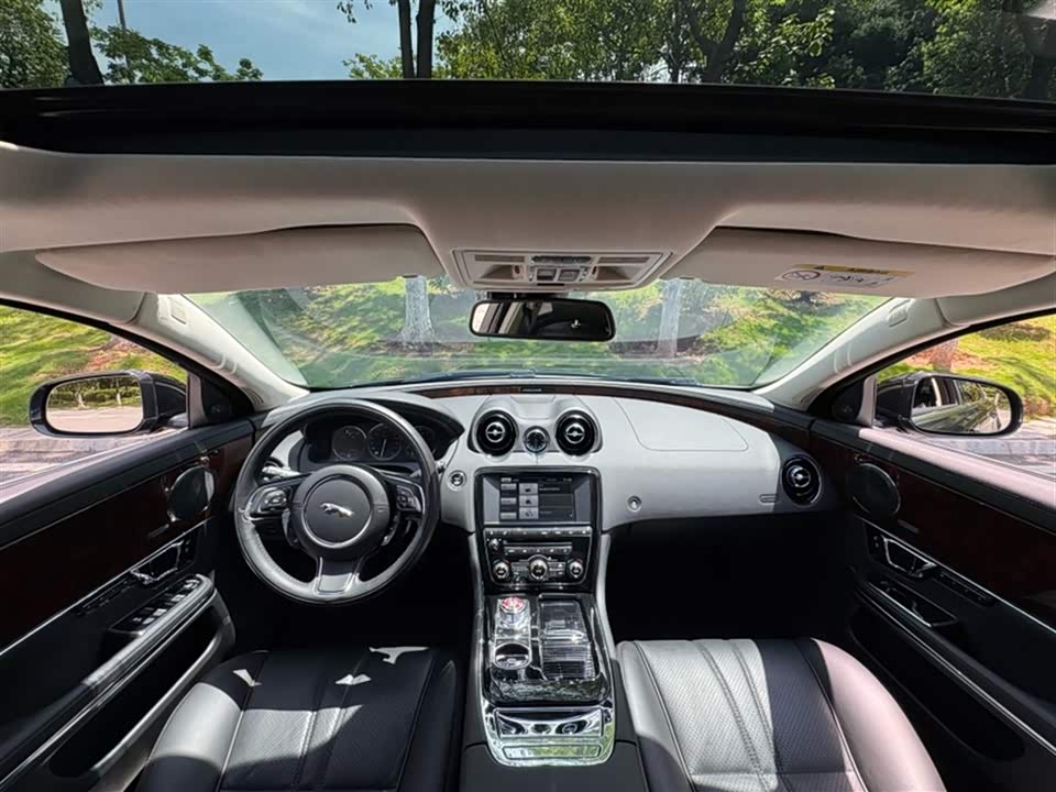 Jaguar XJ Jaguar XJ