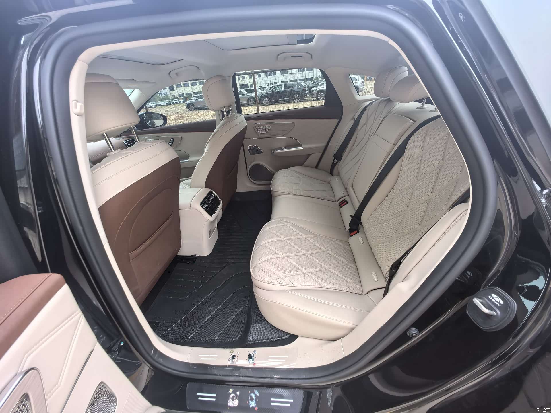 Chery A9L, 2025 11