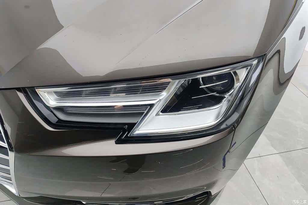 Audi A4L, 2018 все фото