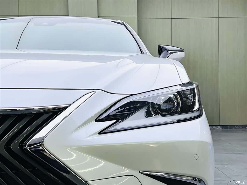 Lexus ES, 2020 7
