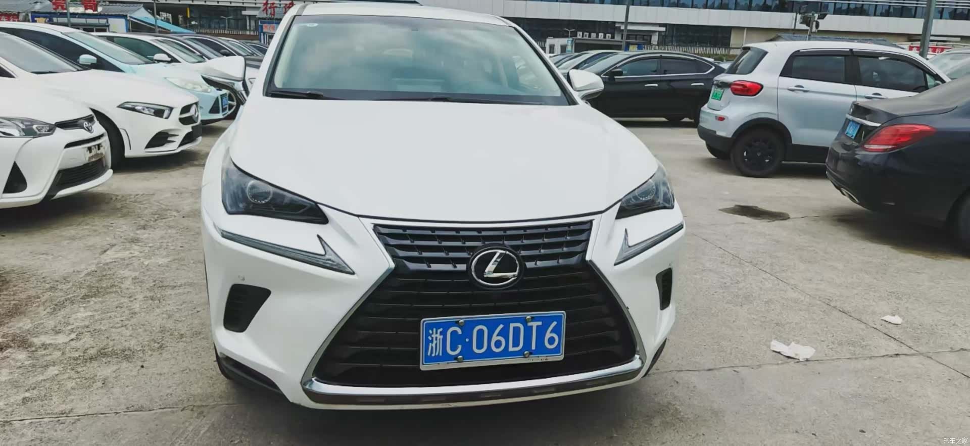 Lexus NX, 2017 1