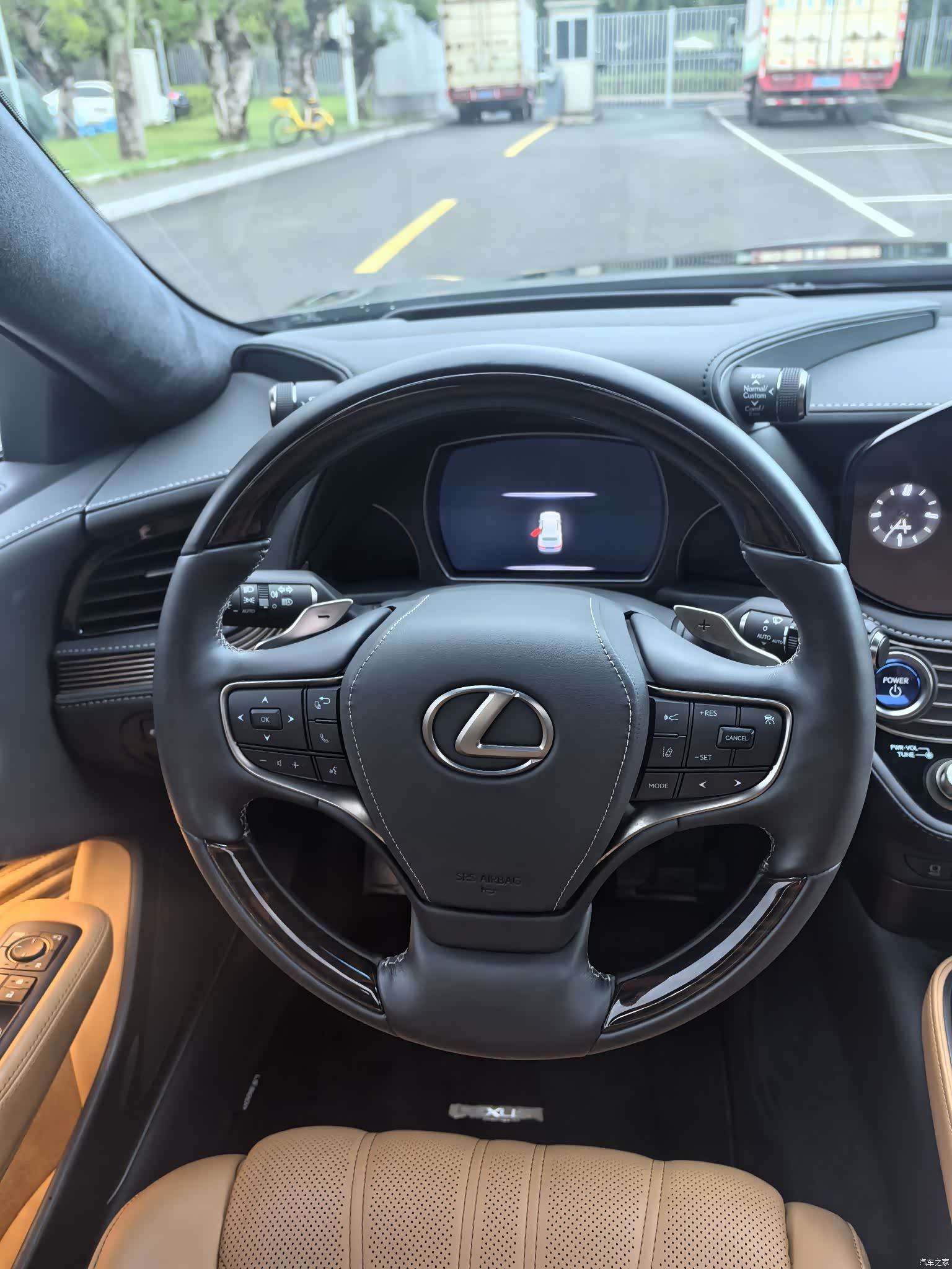Lexus LS, 2023 16