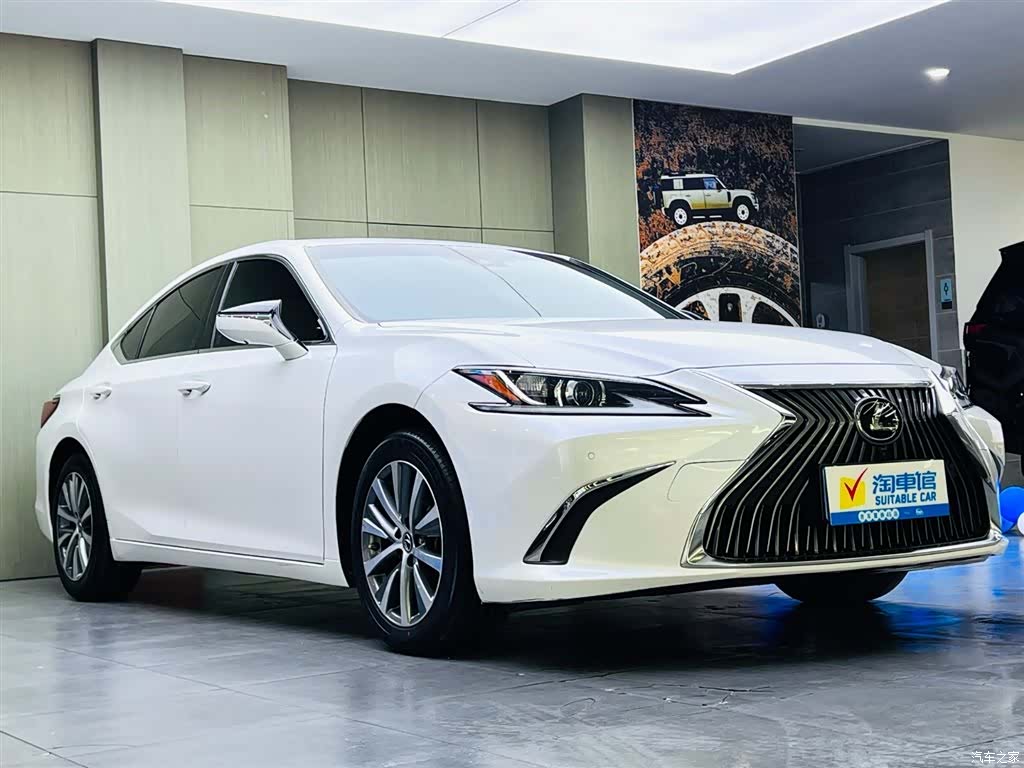 Lexus ES, 2020 3