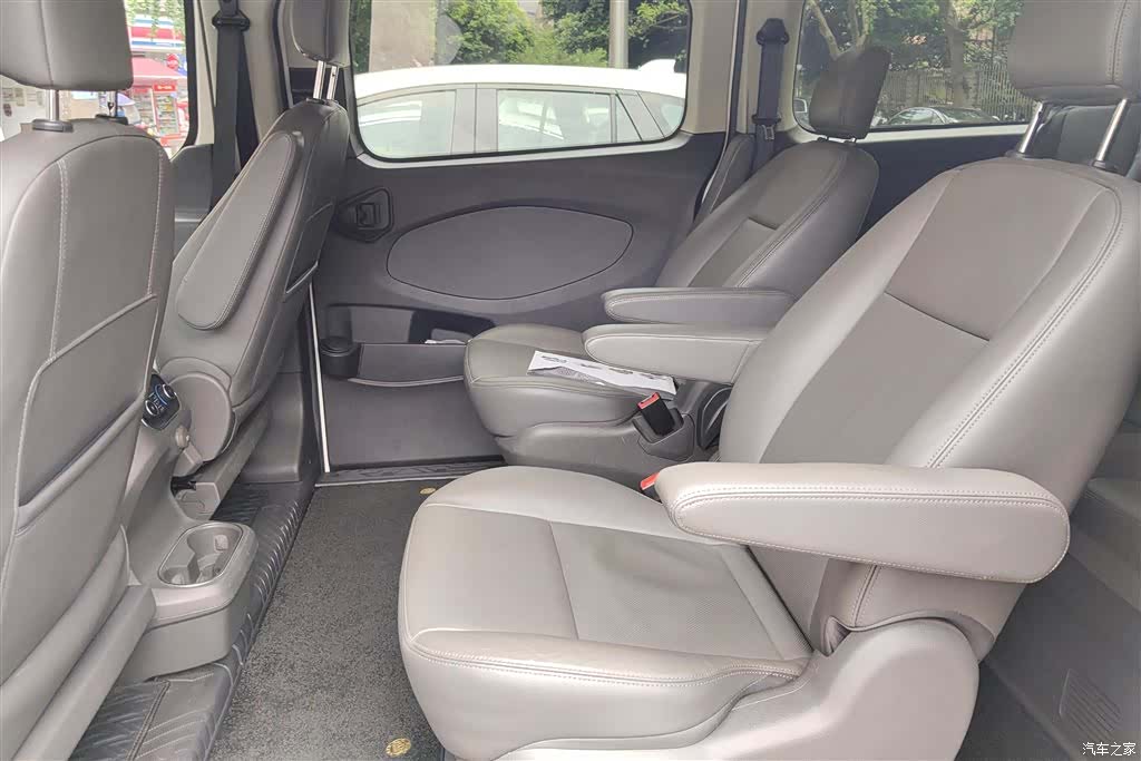 Ford Tourneo, 2019 11