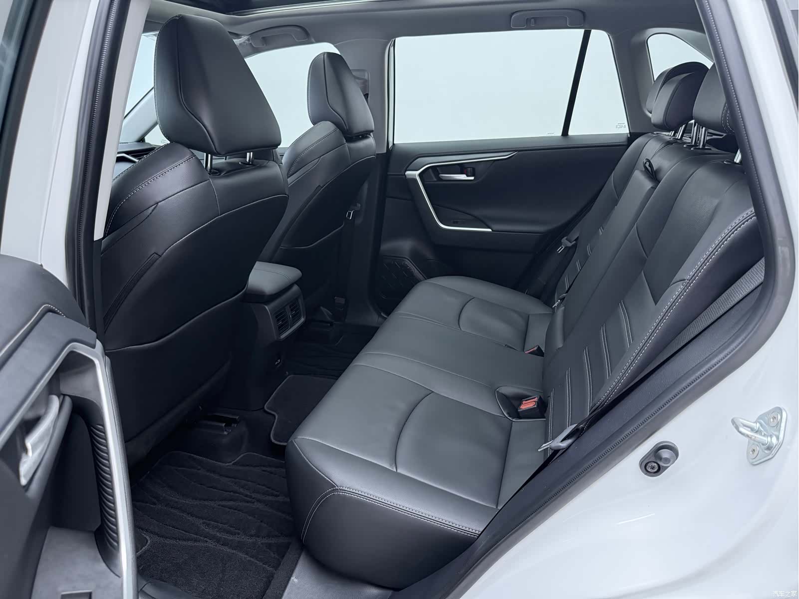 Toyota Wildlander, 2024 13