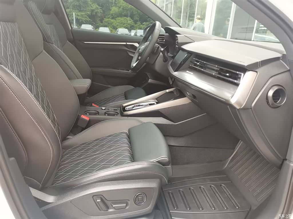 Audi Flying Spur, 2026 17