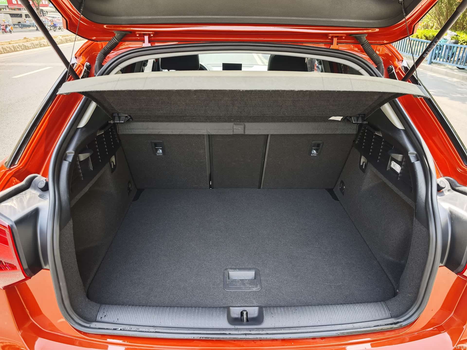 Audi Q2L, 2021 14