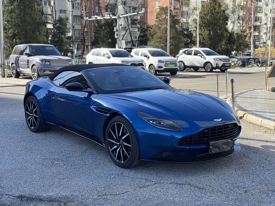 Aston Martin DB11