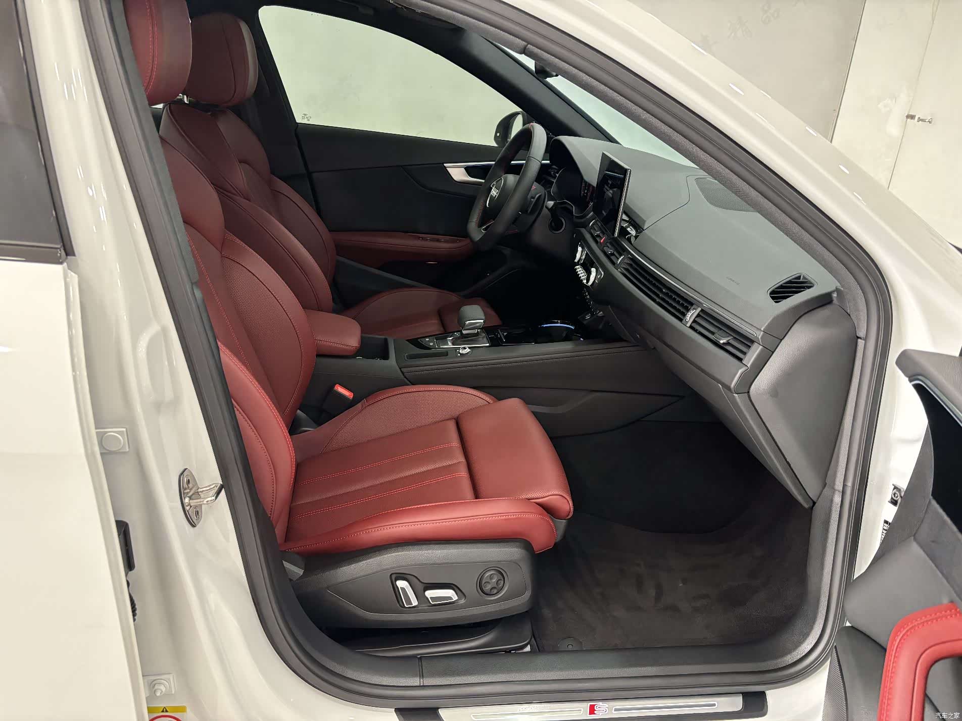 Audi A4L, 2025 27