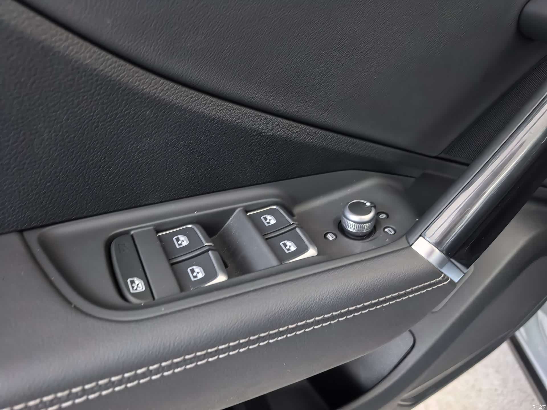 Audi Q2L, 2026 4
