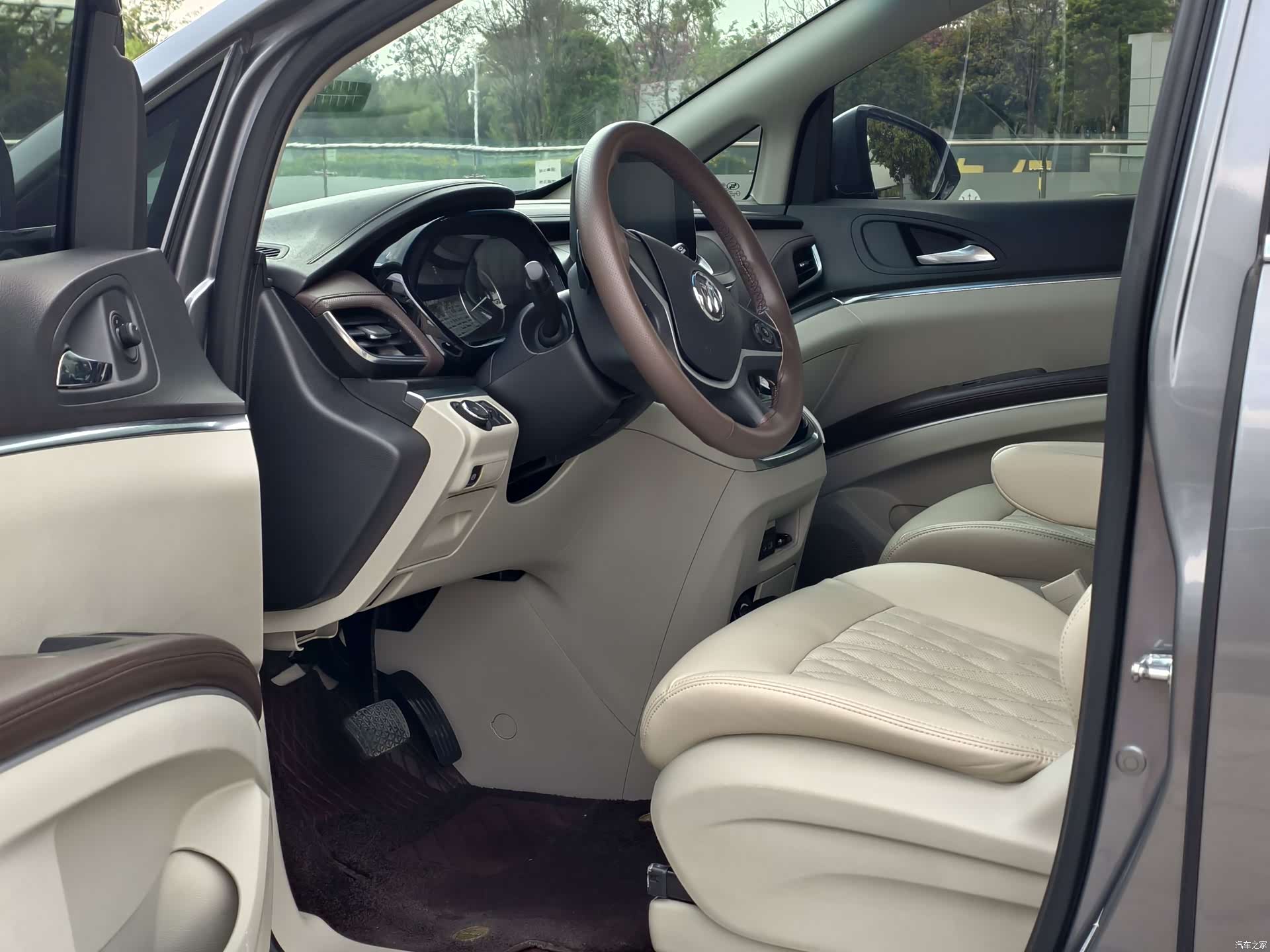 Buick GL8, 2021 4