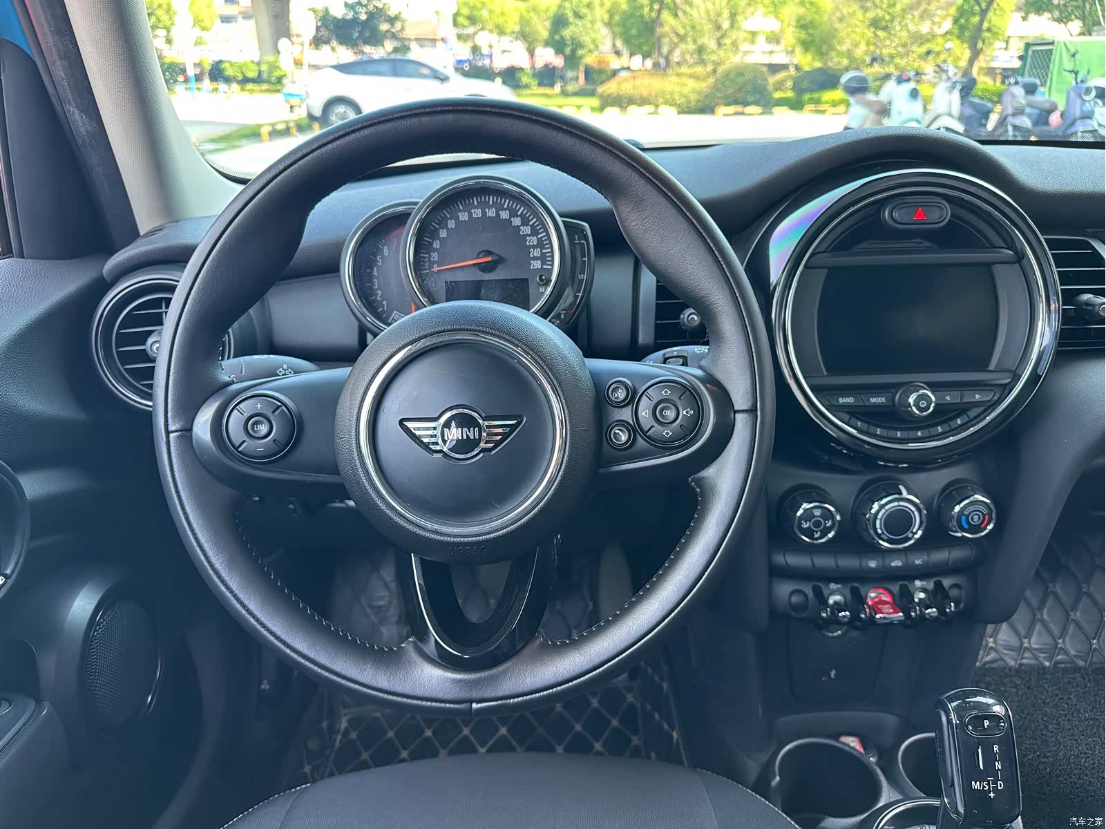 Mini ONE, 2018 9