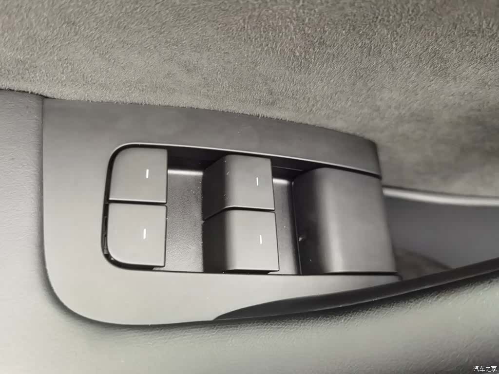 Tesla Model Y, 2024 9