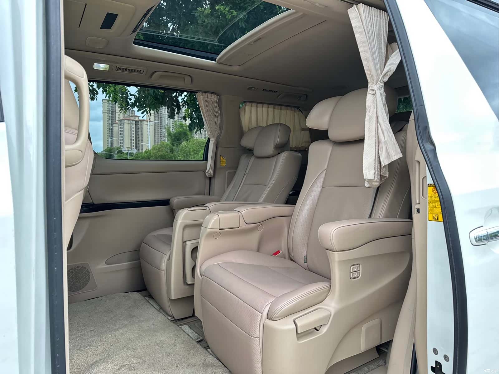 Toyota Alphard, 2014 все фото