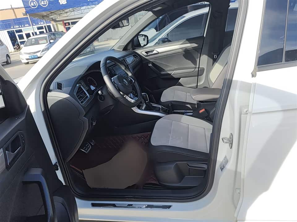 Volkswagen T-ROC exploring Songs