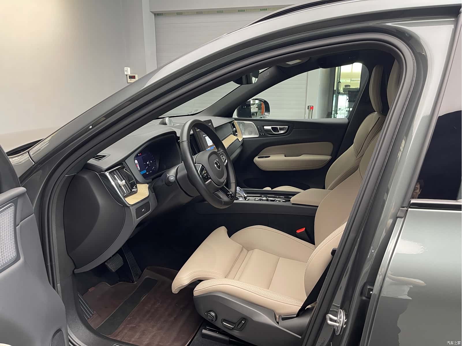 Volvo XC60, 2025 10