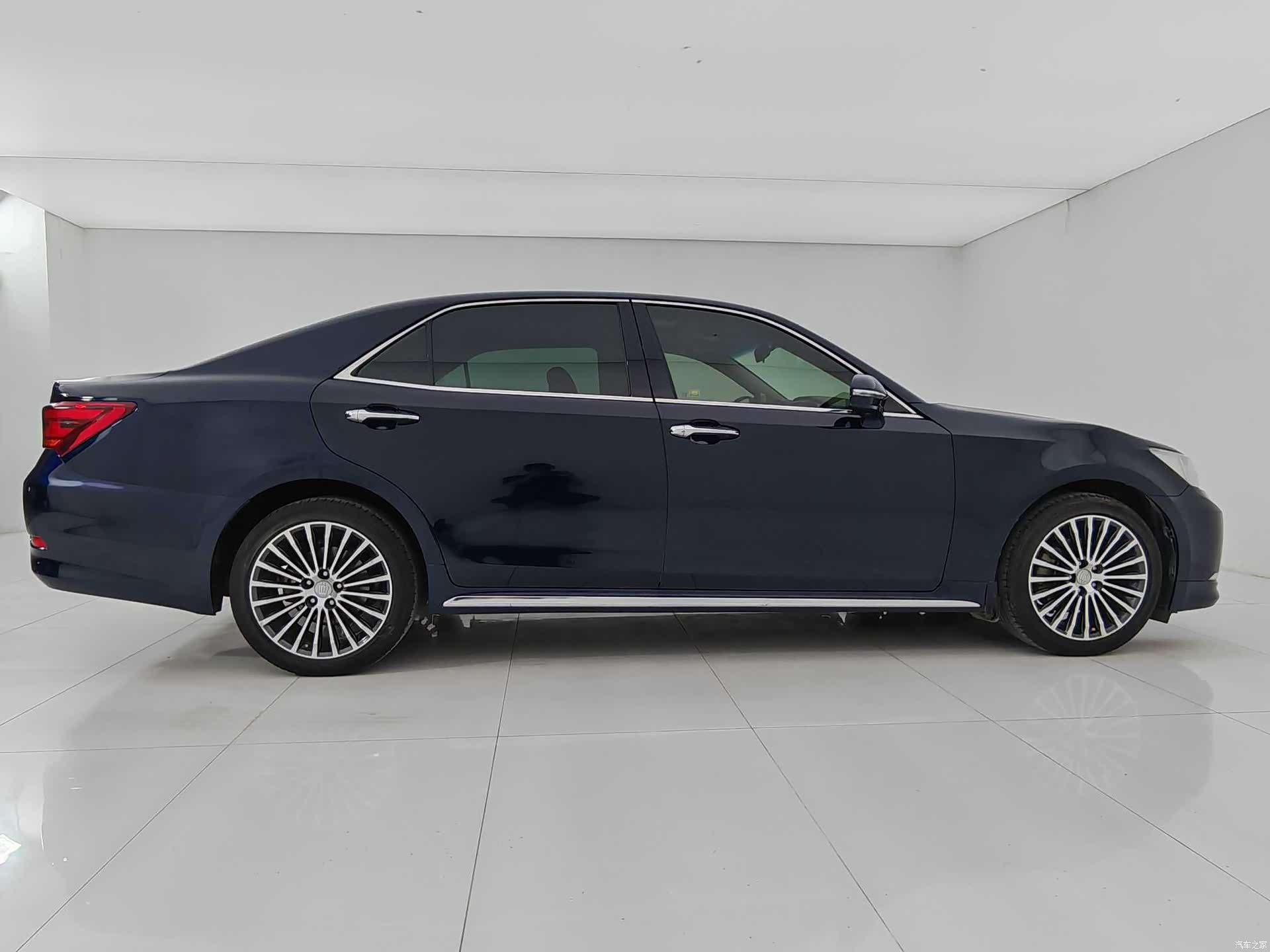 Toyota Crown, 2018 17