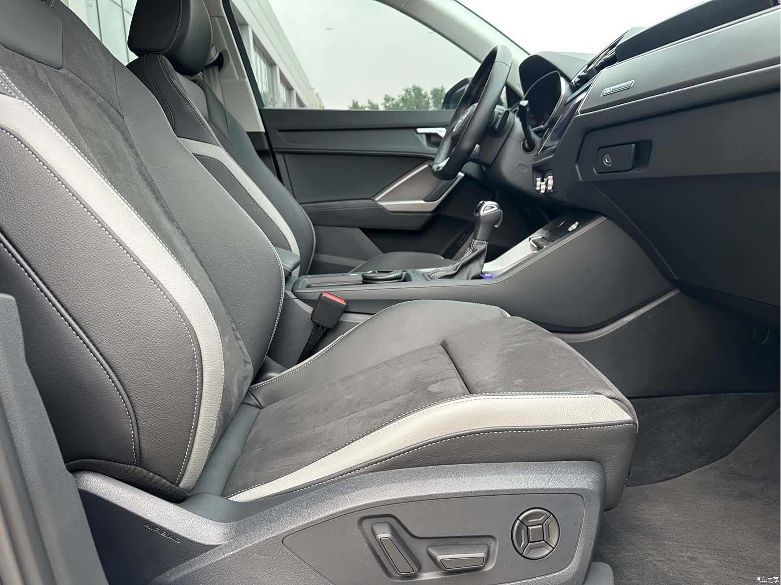 Audi Q3, 2022 10