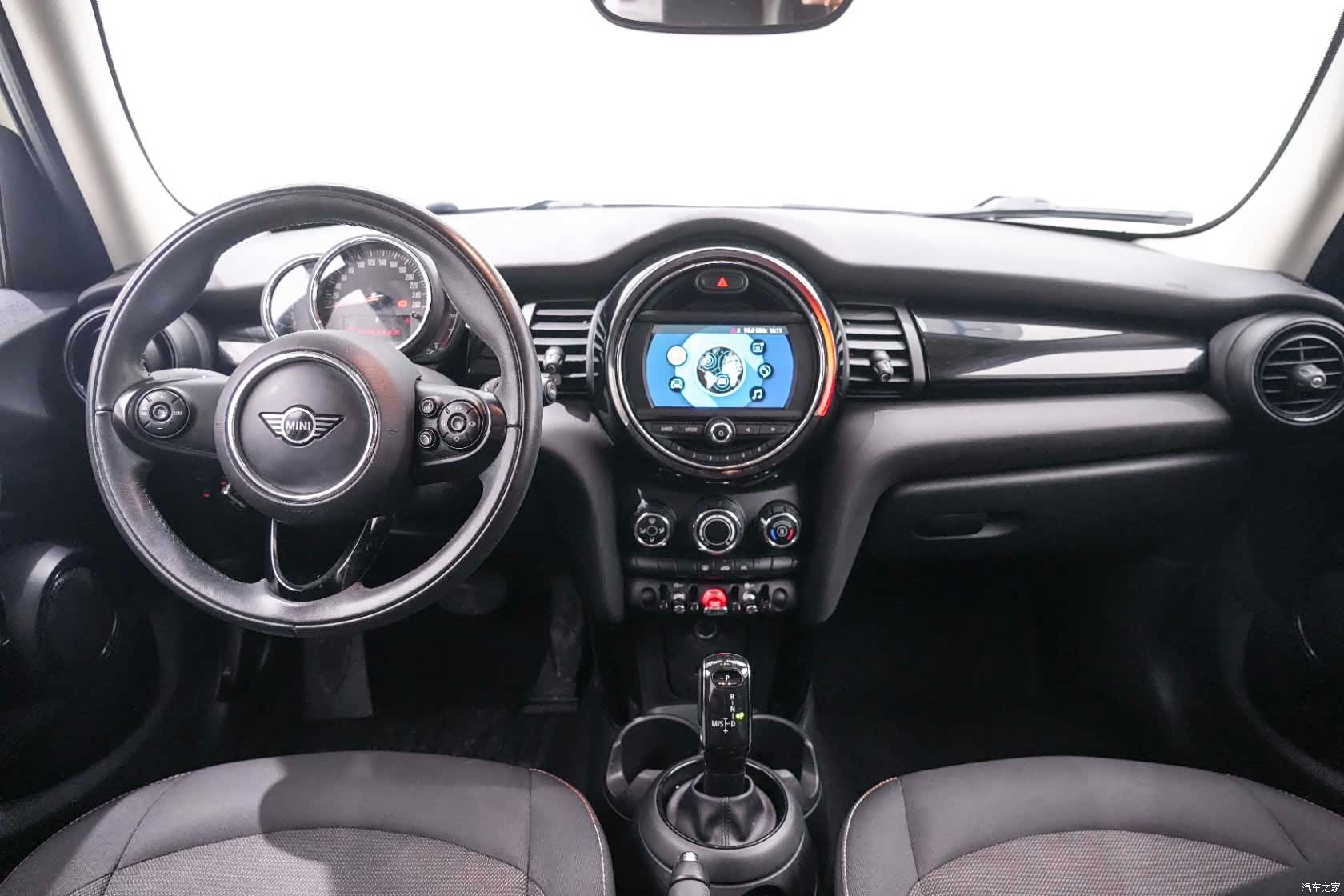 Mini ONE, 2019 14