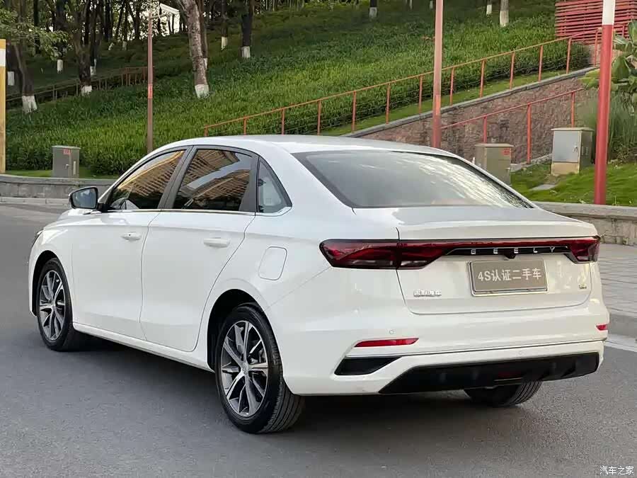 Geely Emgrand, 2022 9