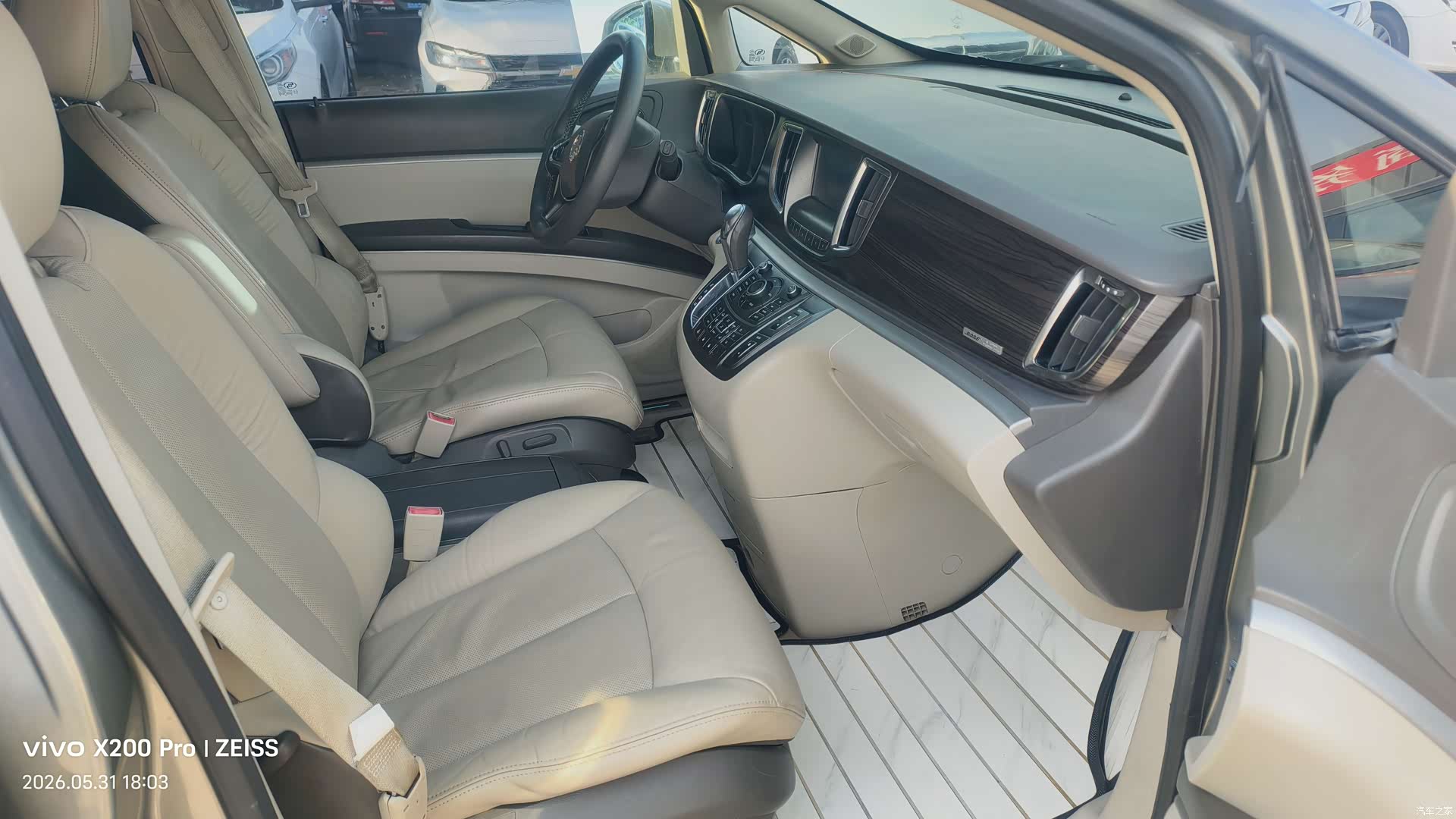 Buick GL8, 2013 9