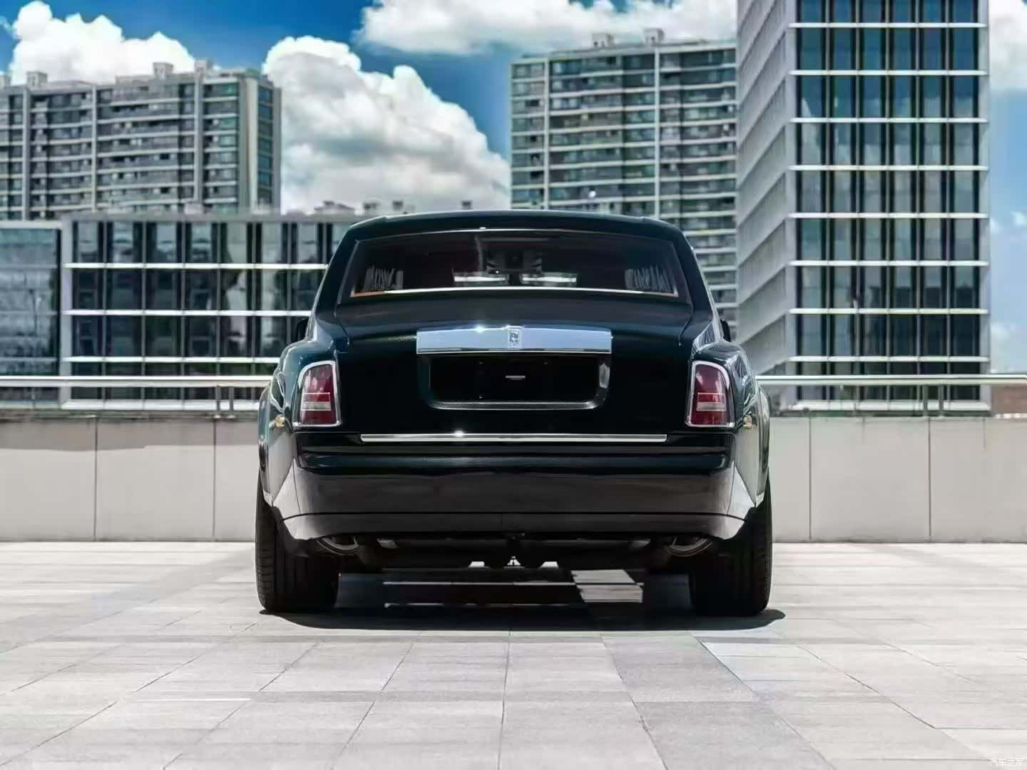 Rolls-Royce Phantom, 2015 3