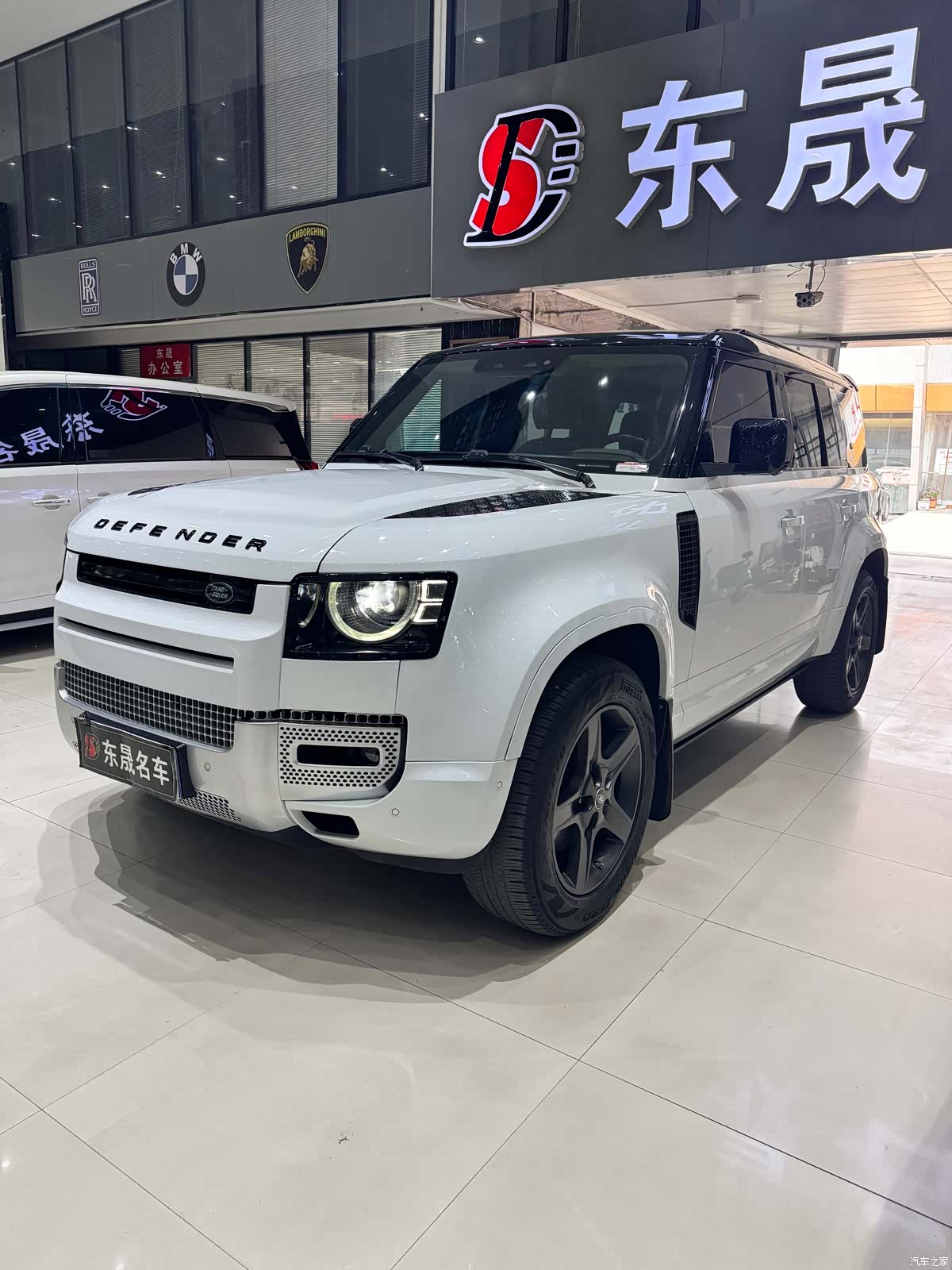 Land Rover Defender, 2021 3