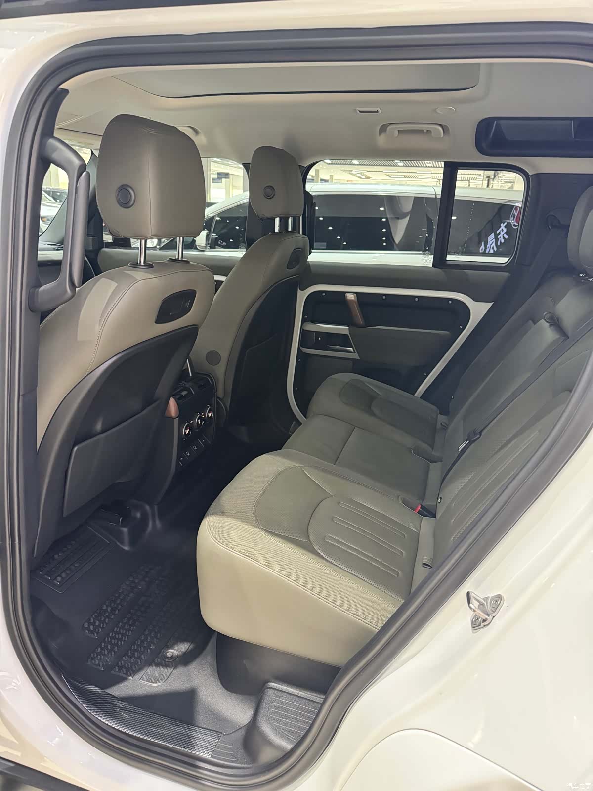 Land Rover Defender, 2021 все фото