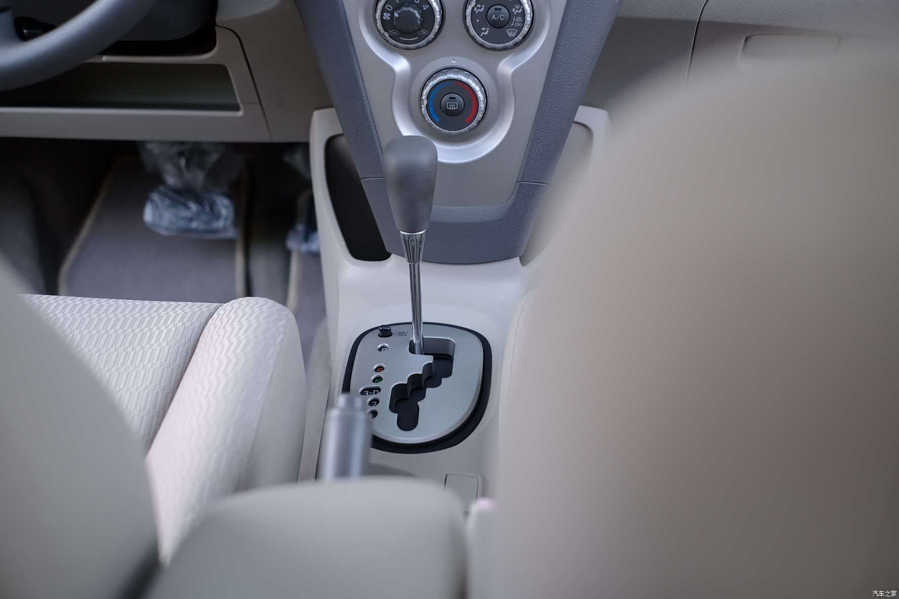 Toyota GL-S, 2012 32